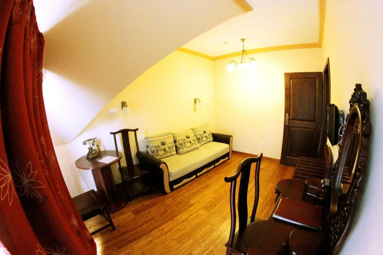 Fried Castle Hotel and Restaurant