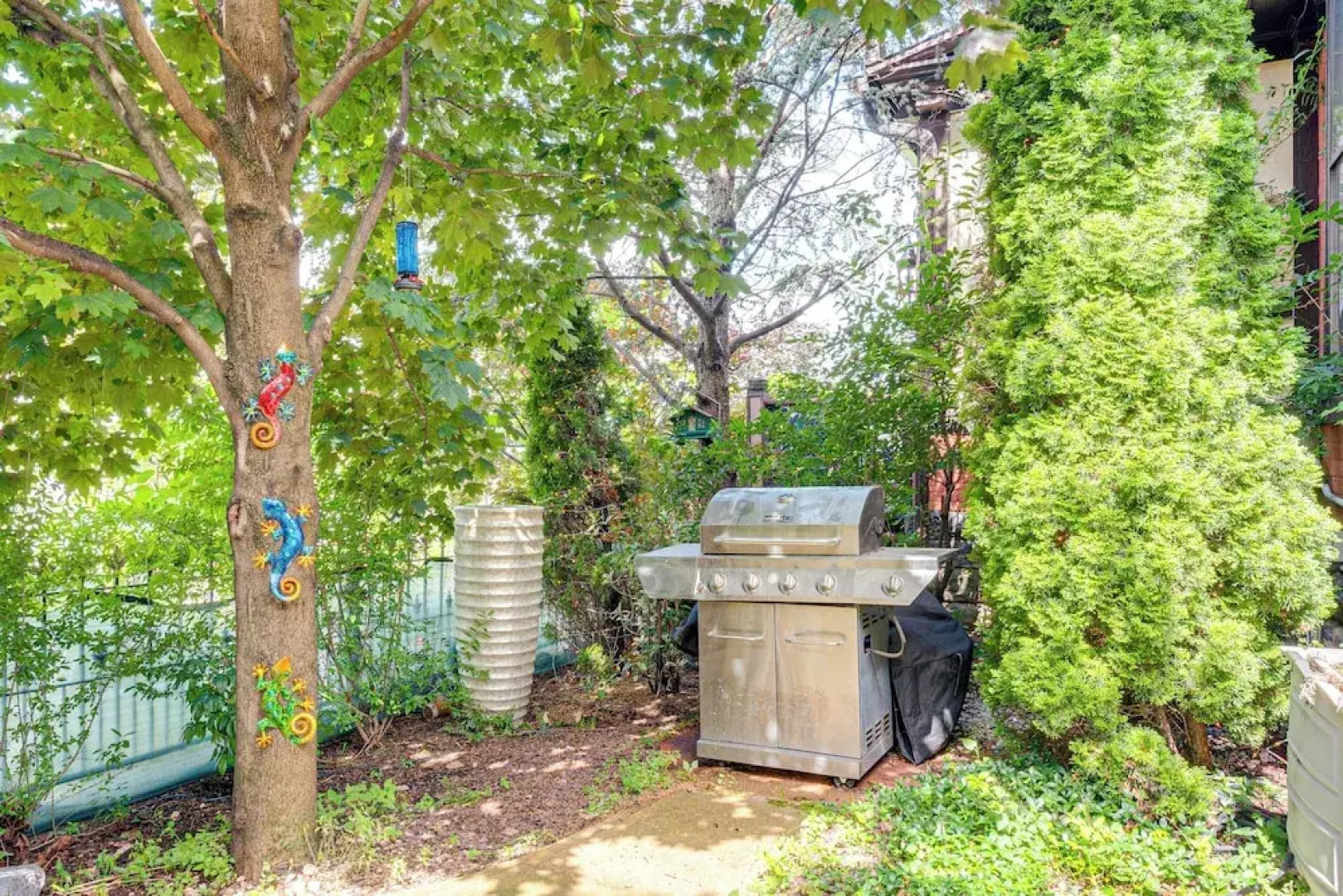 Near Downtown Scranton: Getaway w/ Patio