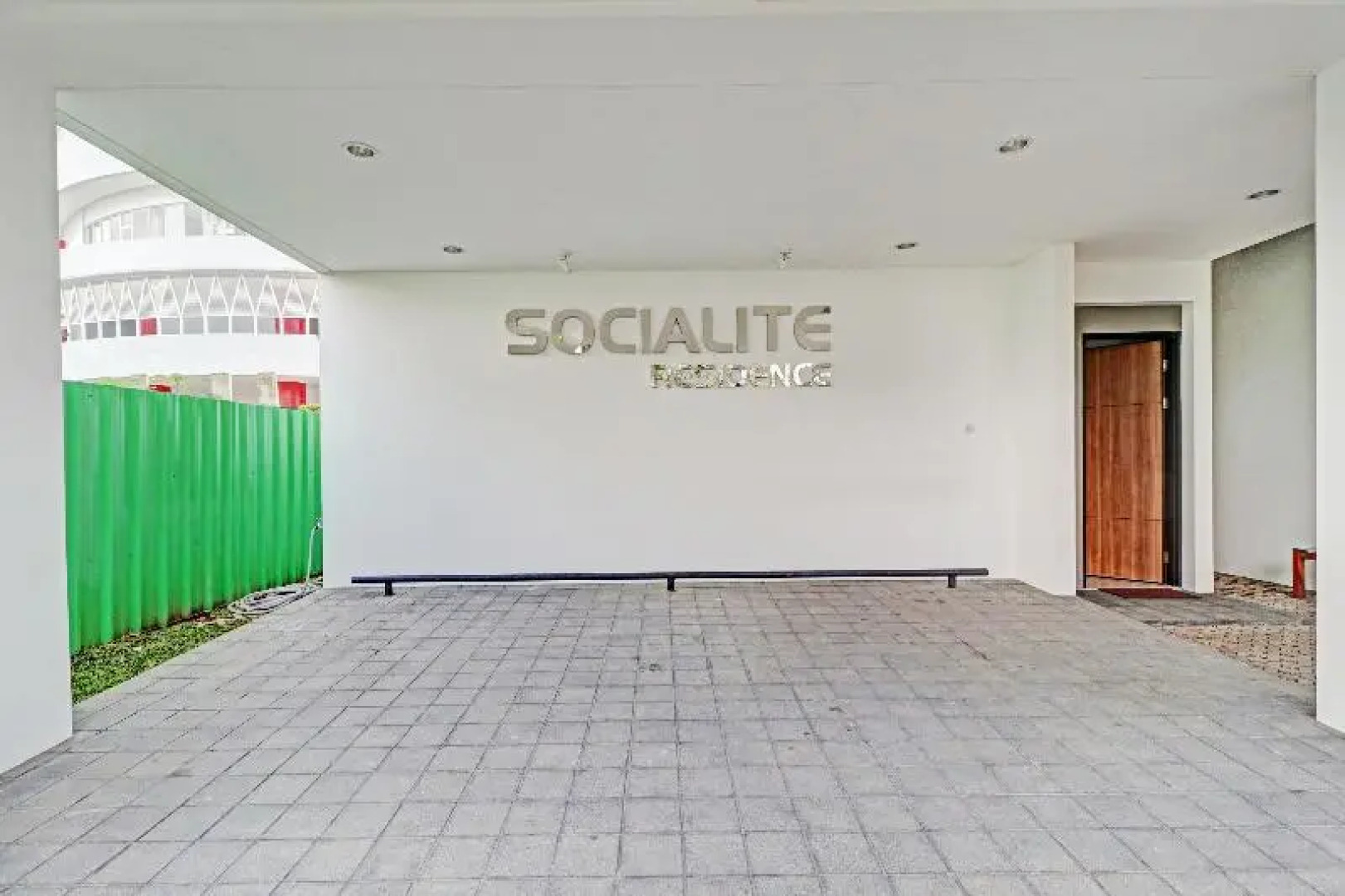 OYO 90398 Socialite Residence Hotel