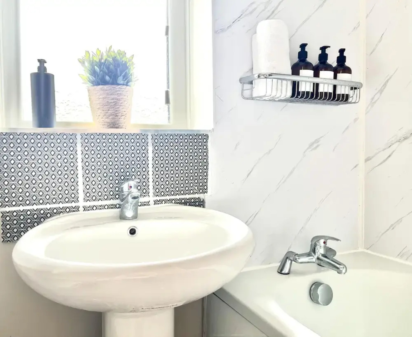 Central Ellesmere -sleeps2 - Parking - Petfriendly