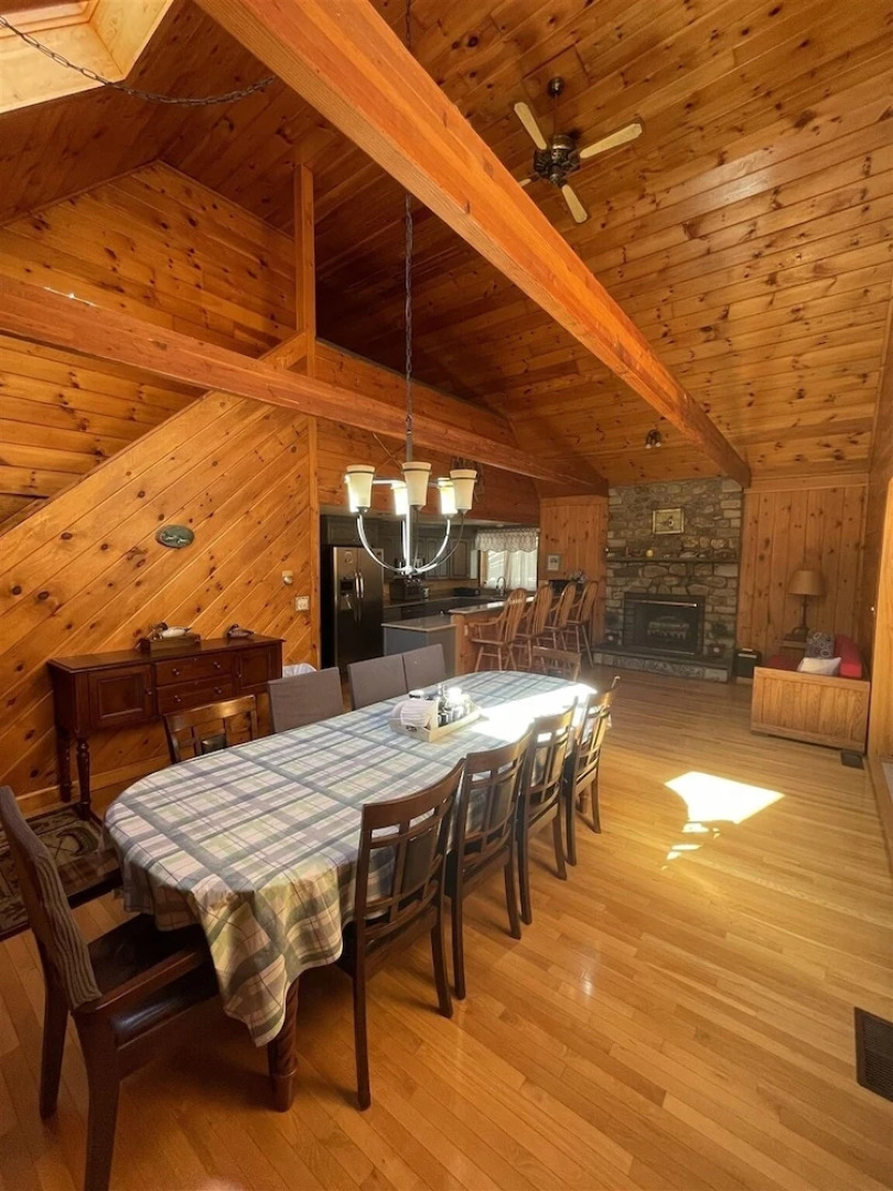 Good Times Chalet Limit 19 5 Bedroom Chalet by RedAwning