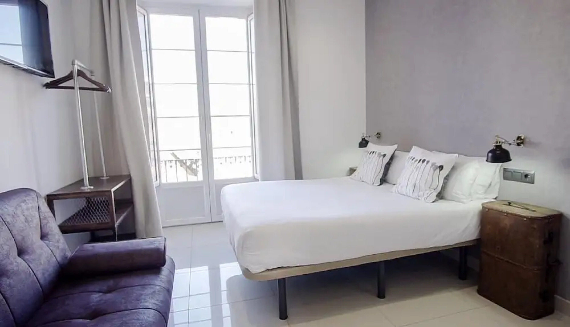 The Lights City Rooms