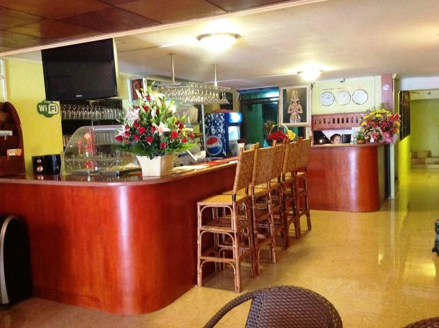 Pra-Tna Guest House and Coffee