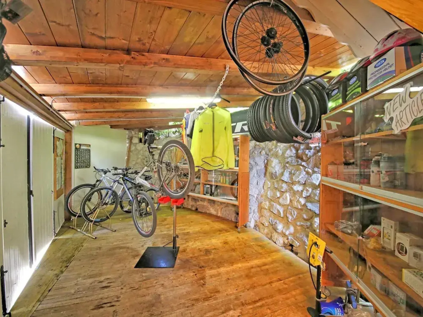 Lake Garda, Beautiful Residence Features Many Facilities