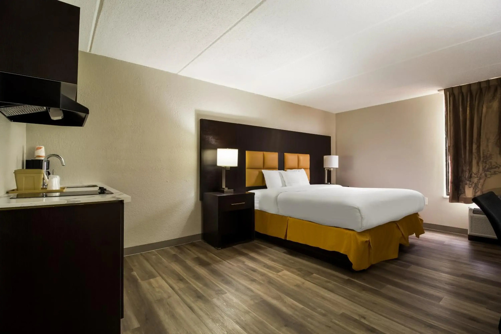 Clarion Pointe Lake Jackson - Clute