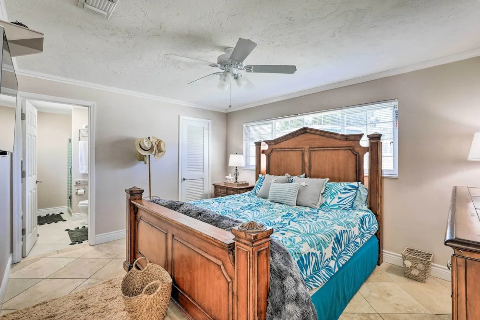 Pool, Dock & Kayaks: Waterfront Palmetto Home