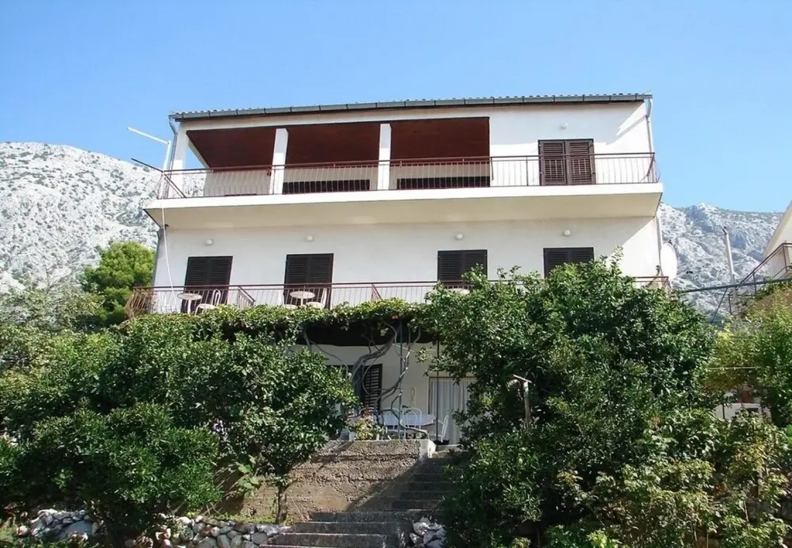 Mir - Free Parking - A4