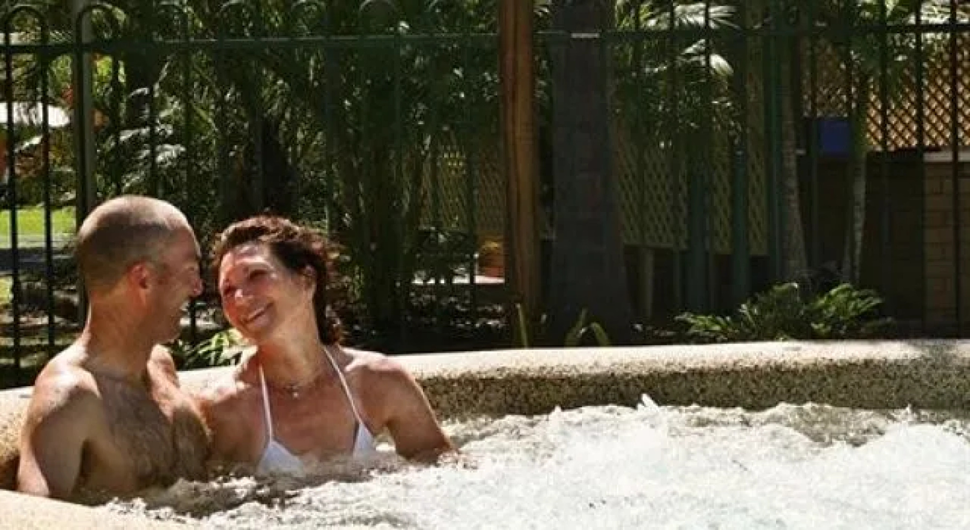 Gateway Lifestyle Lorikeet