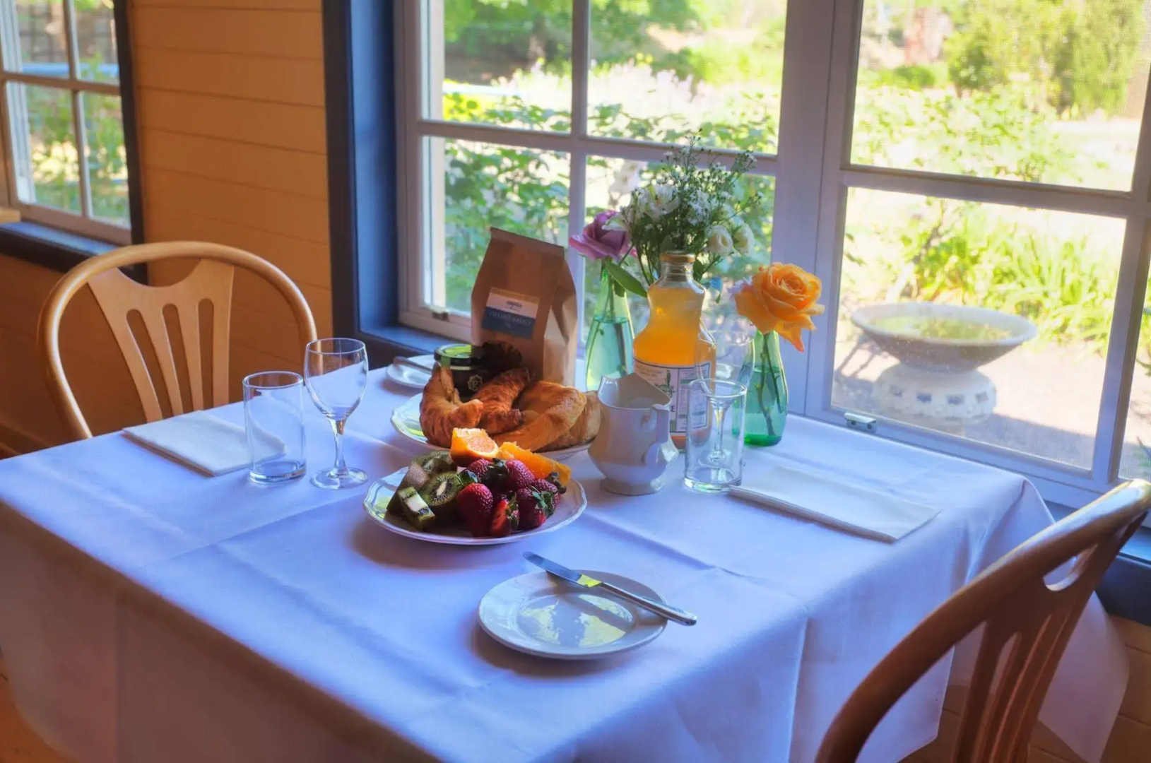 Vineyard Cottages & Cafe