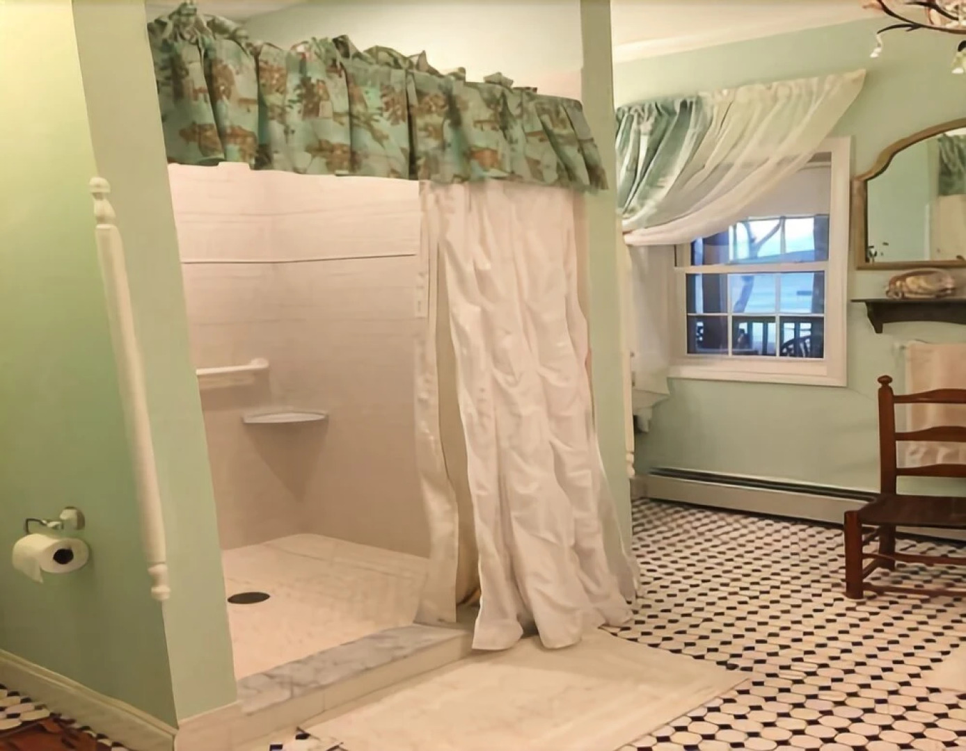 Clamshell by the Sea - Six Bedroom Home