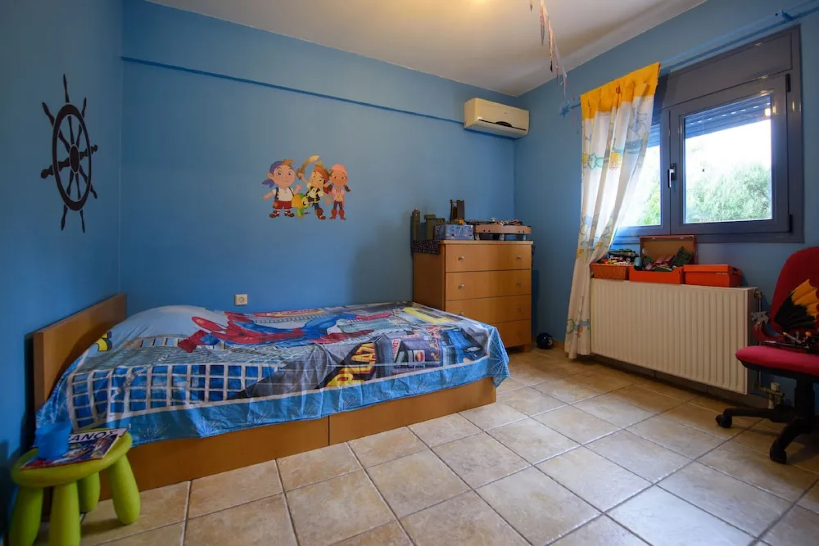 comfortable villa right by the sea