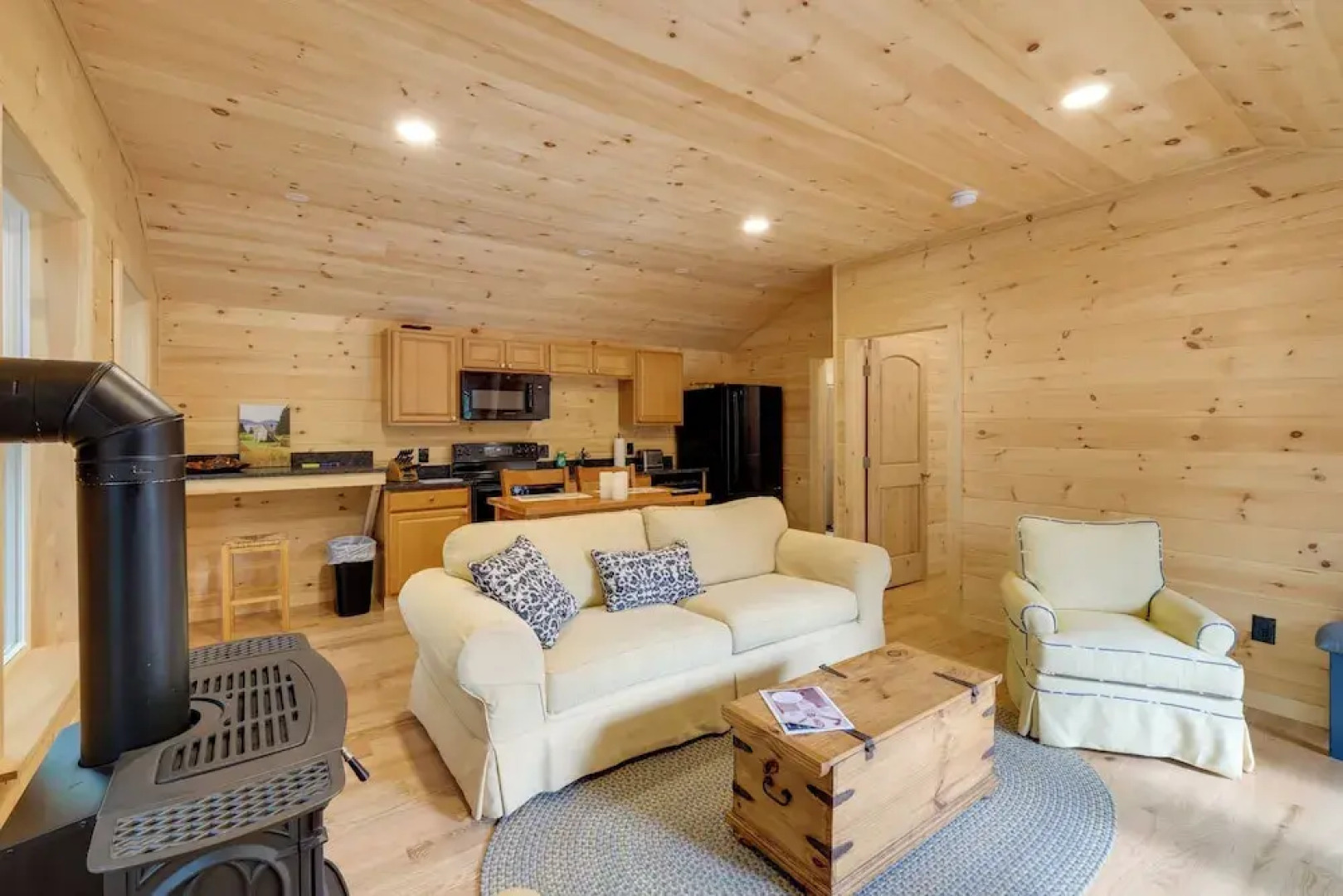 Cozy Apt w/ Deck, ~ 5 Miles to Acadia Nat'l Park!