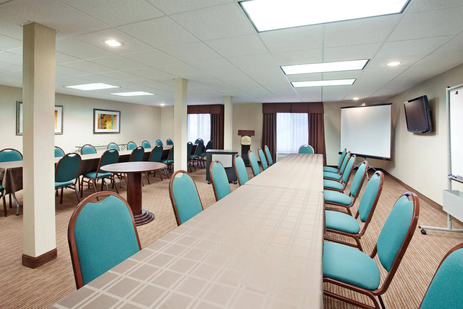 Best Western Plus Marina Shores Hotel