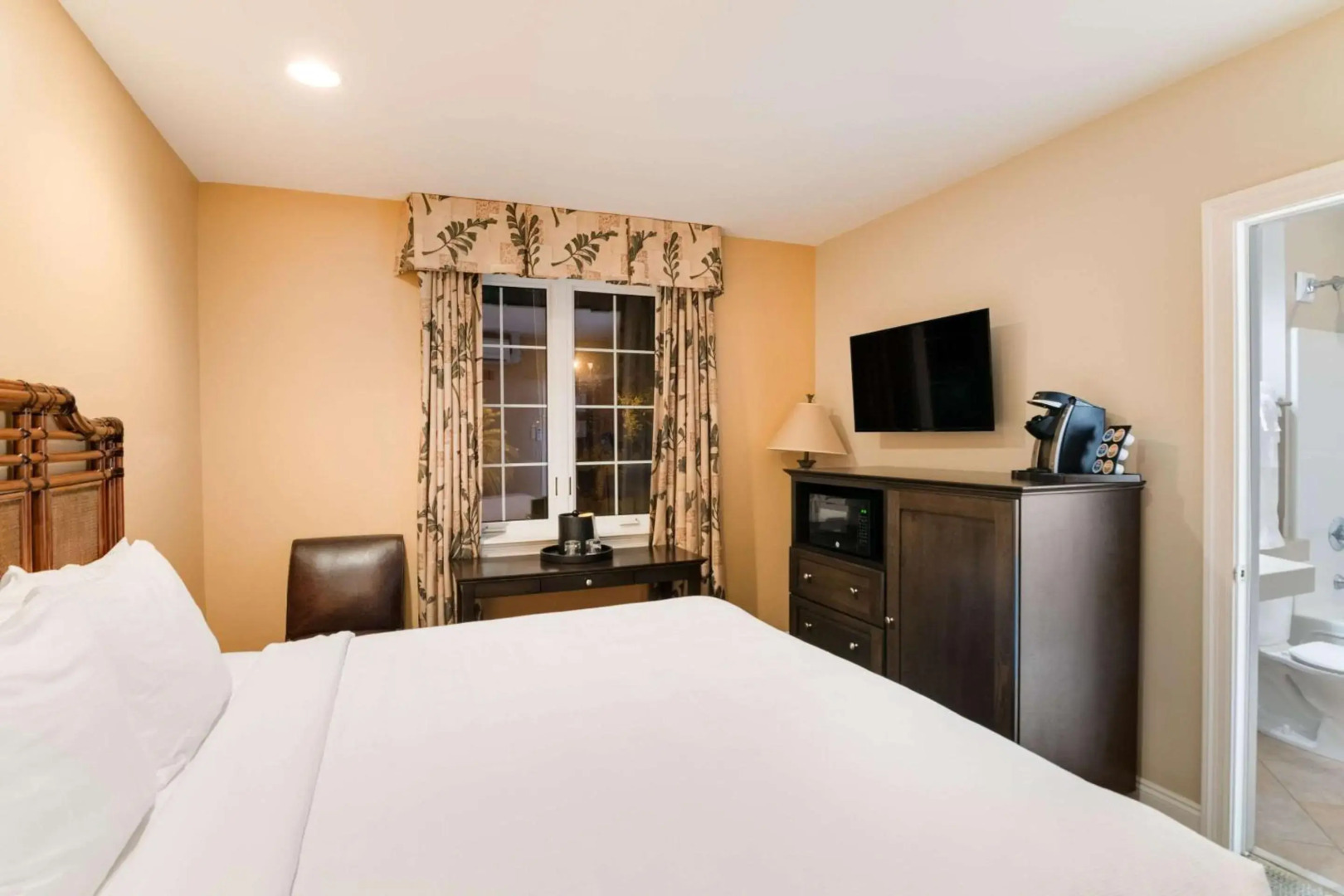 The Port Inn and Cottages, an Ascend Collection Hotel