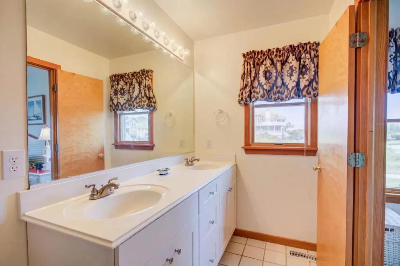 1240 Whale Song I Ocean View