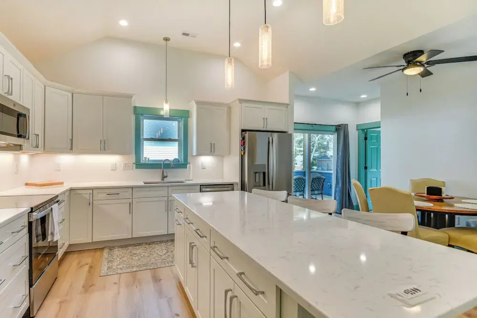 1 Mi to Dtwn Manteo: Dog-friendly Home w/ Deck