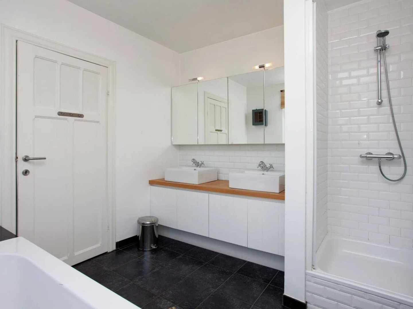 With Billiards, Table Tennis and Collection of Modern art in a Rural Setting