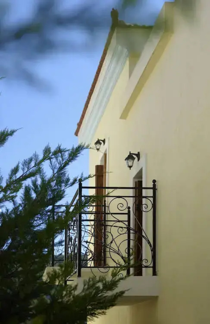 Petronikolis Traditional House