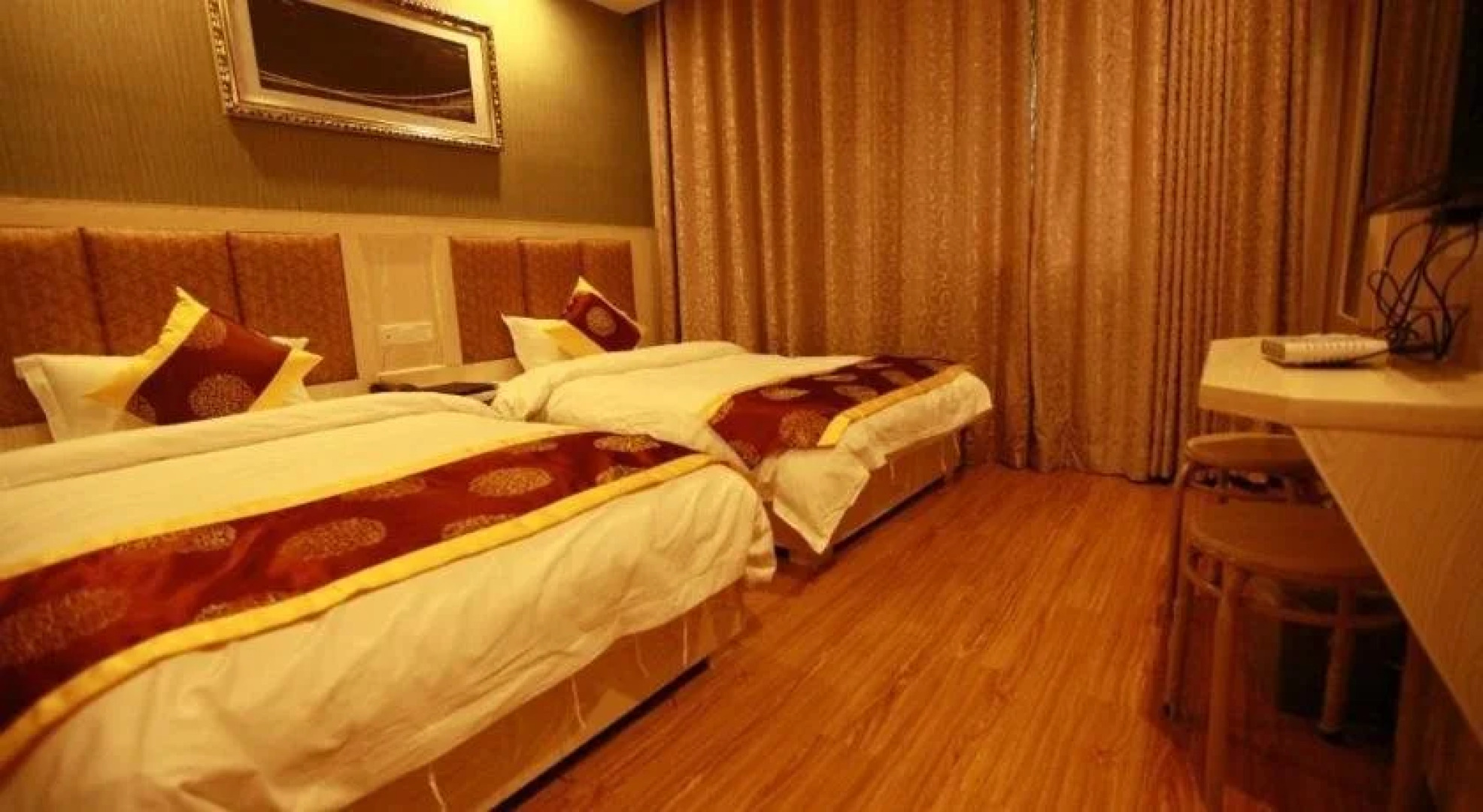 He Xi Business Hotel