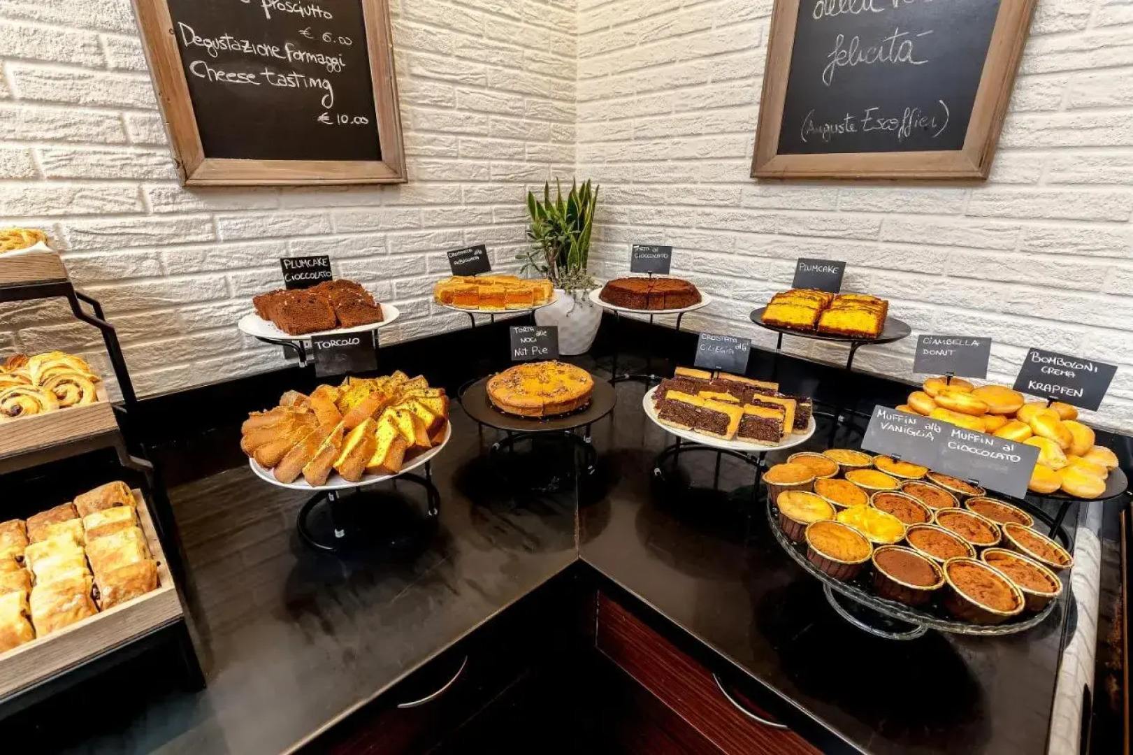 La Meridiana Bleisure Hotel