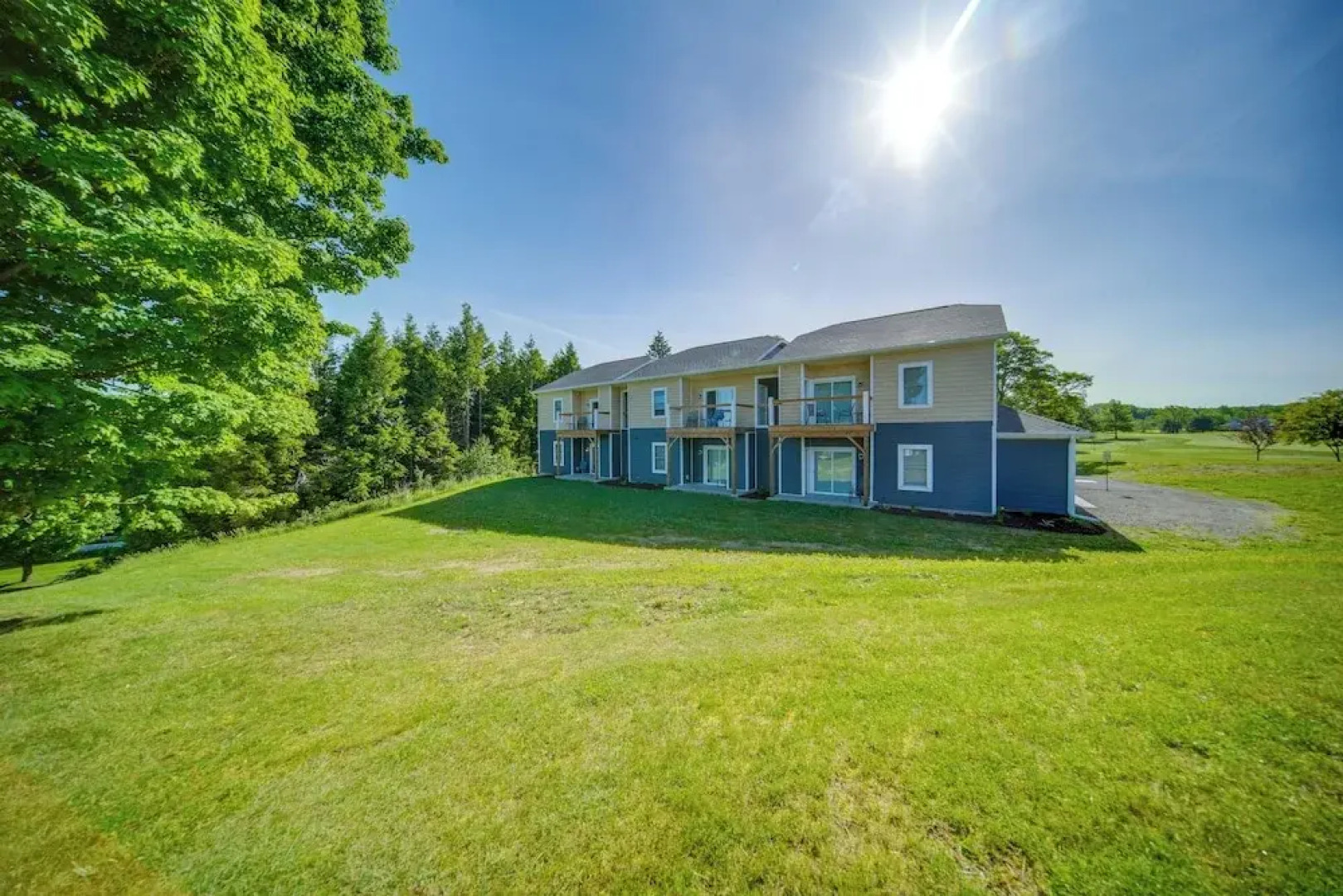 Golf Course View: Centrally Located Condo in Erie