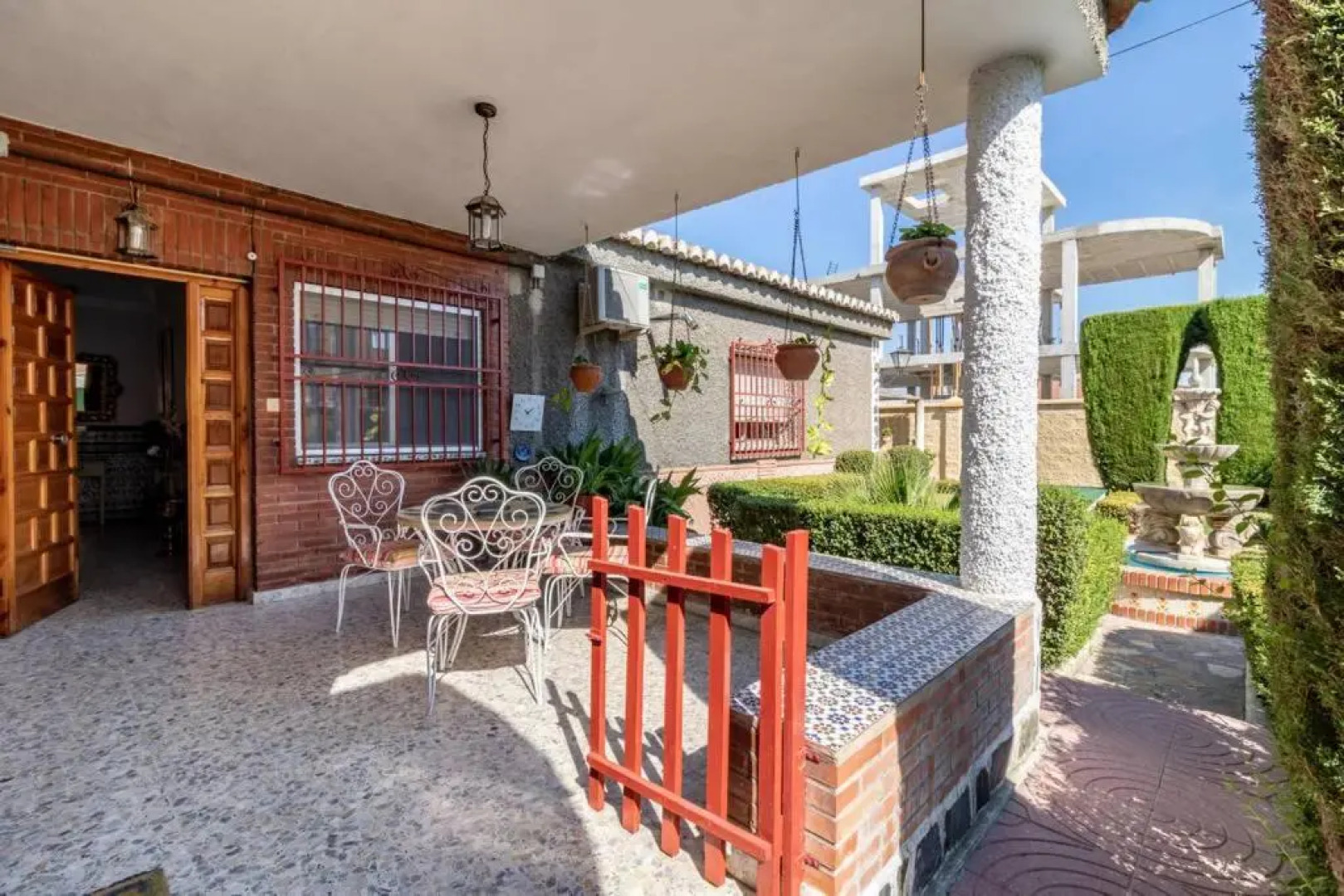 Chalet acogedor con piscina muy cerca de Granada