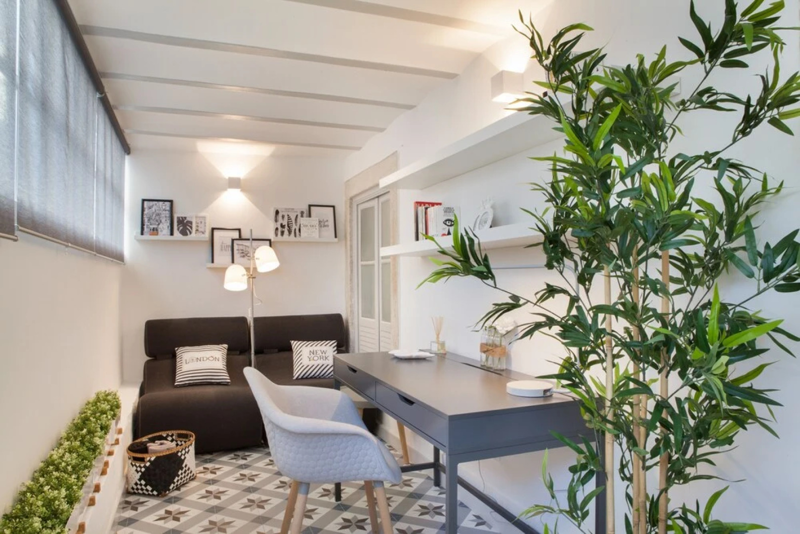 Great Location Close to the Metro