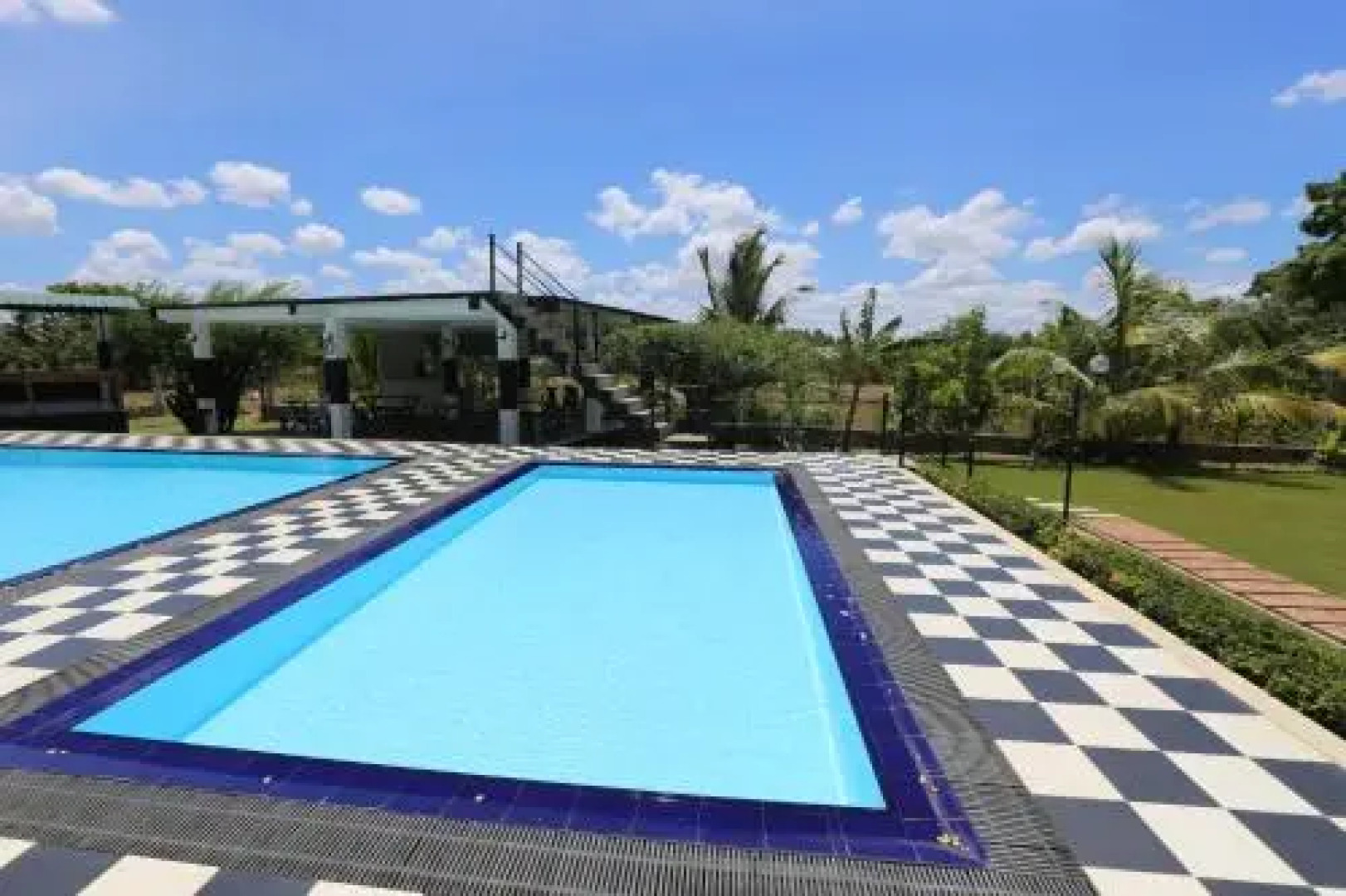 Eco Hotel Black & White - Anuradhapura