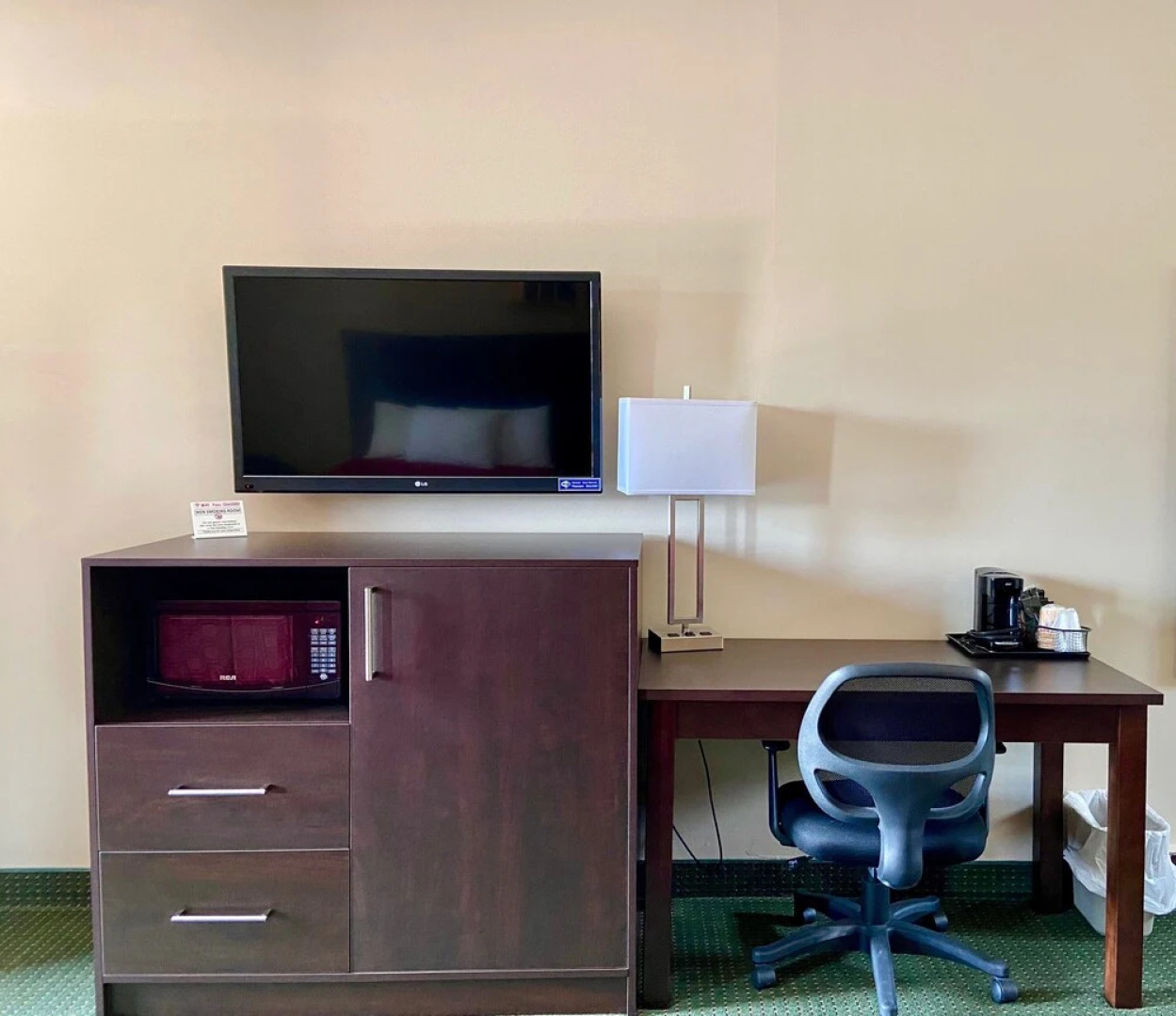 Colonial House Motor Inn