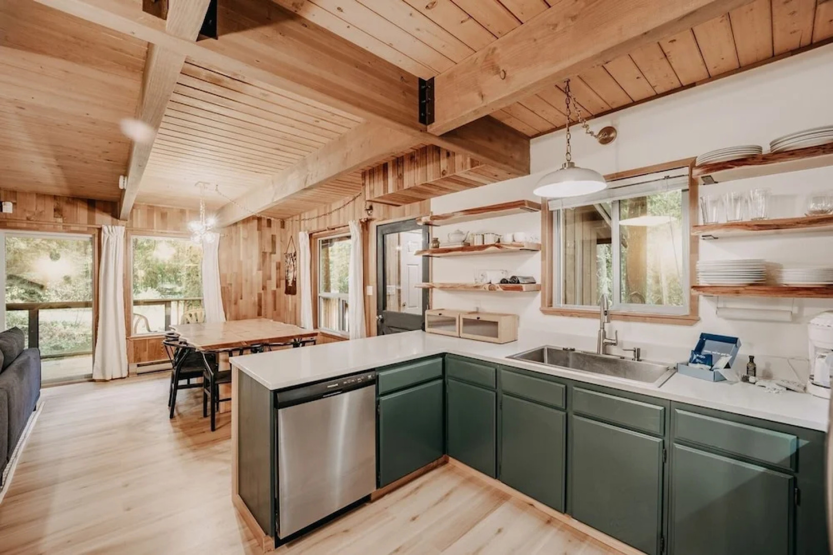 27gs - Bbq - Pets Ok - Wifi - Sleeps 10 3 Bedroom Home by RedAwning