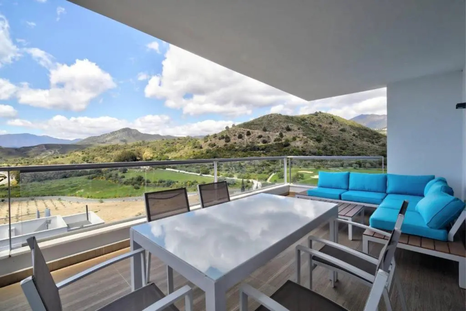 Luxury Flat- Sea, Golf and Mountain Views