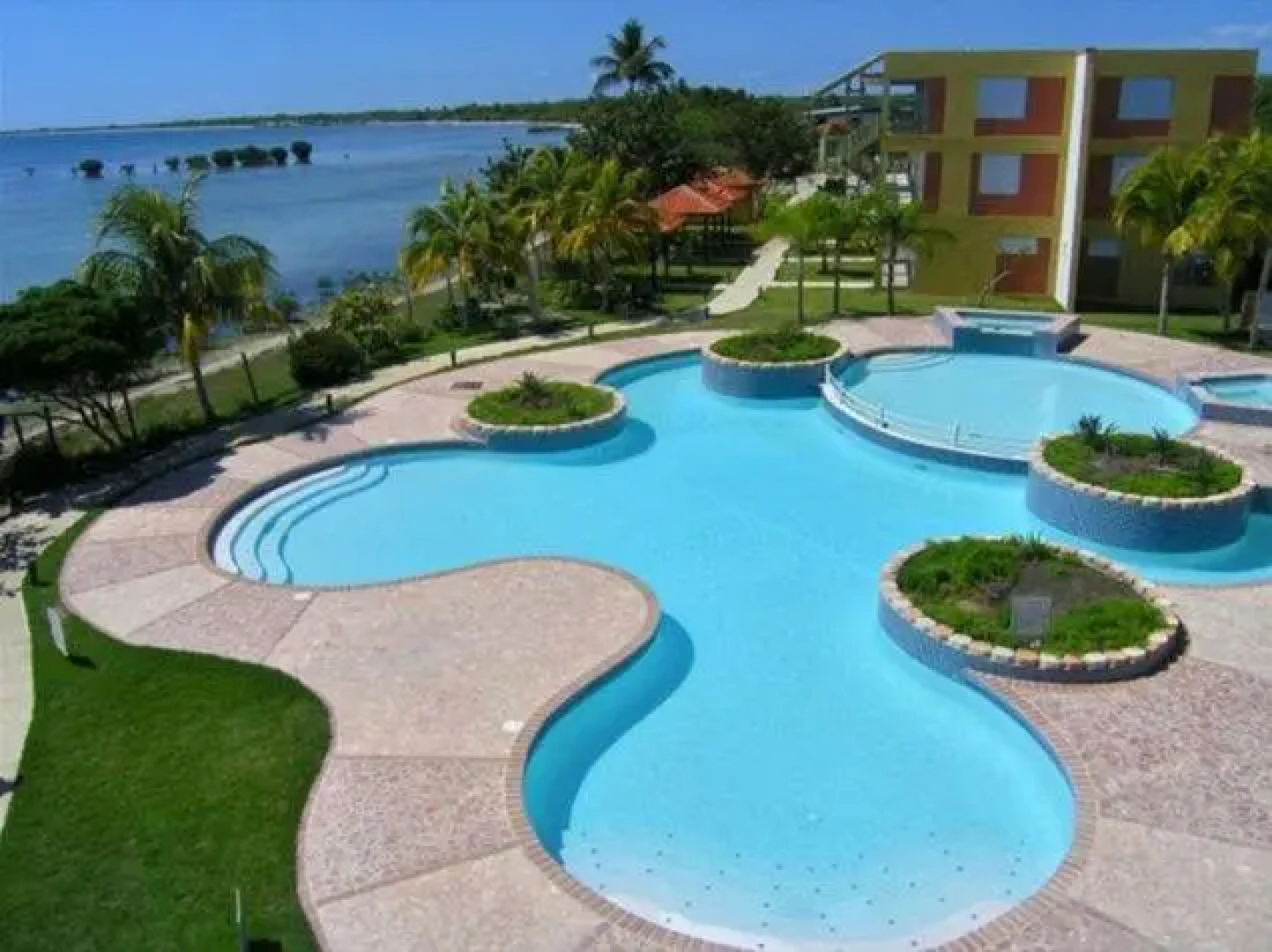 2-BR Modern Oceanfront Apt Steps from Playa Sucia