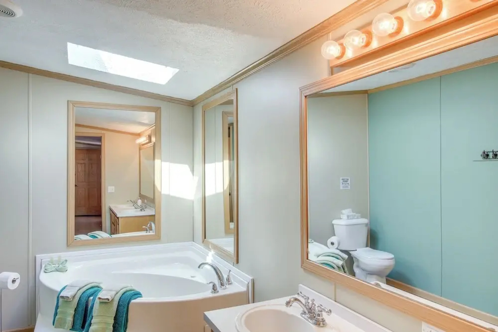 People and Paws Vacation Home by Wisconsin Dells!