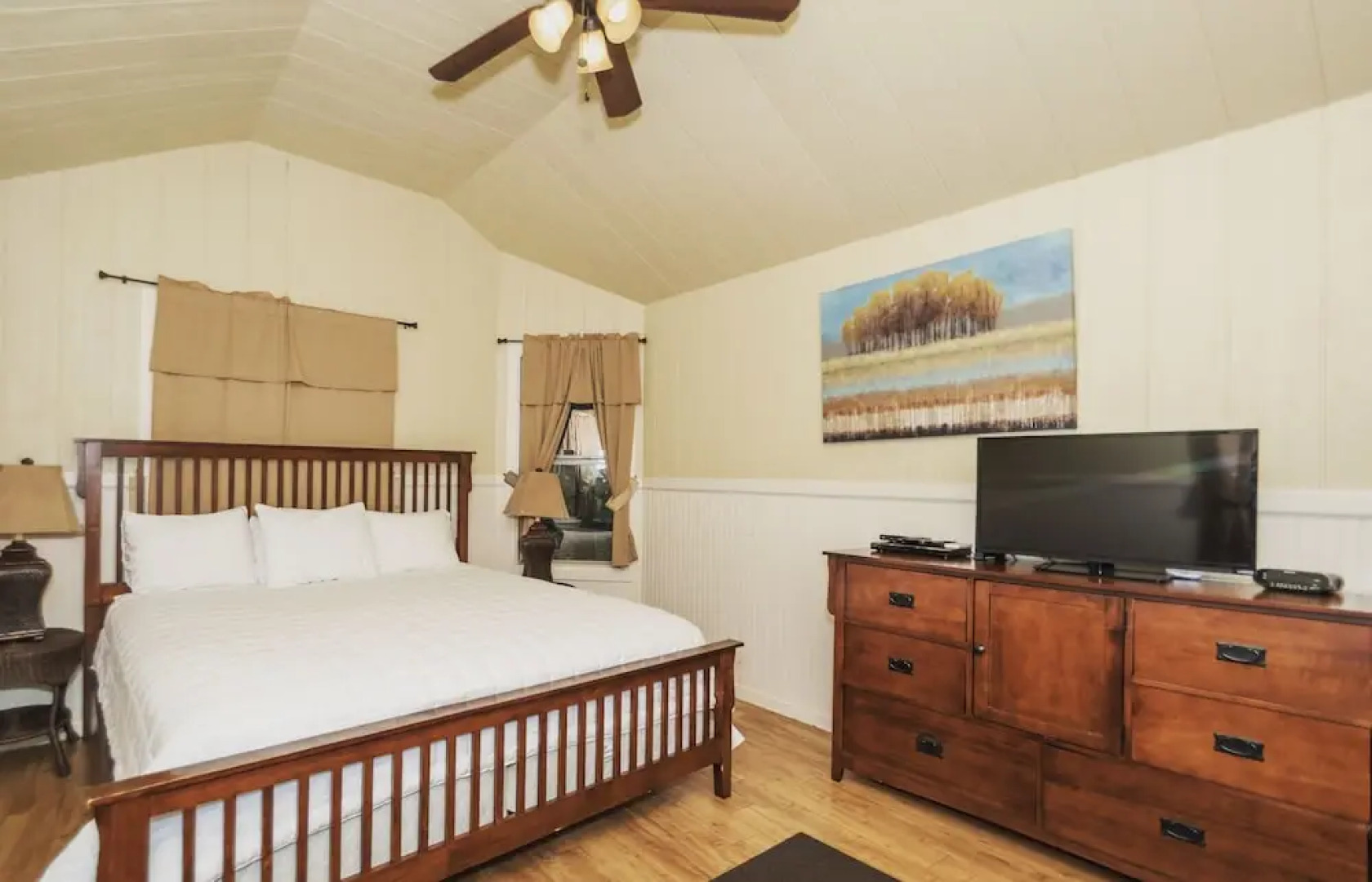 River Rd. Treehouses- Cardinal Casita 1 Bedroom 1 Bathroom Cabin