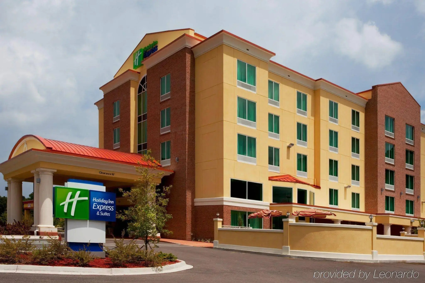Holiday Inn Express & Suites Chaffee-Jacksonville West by IHG