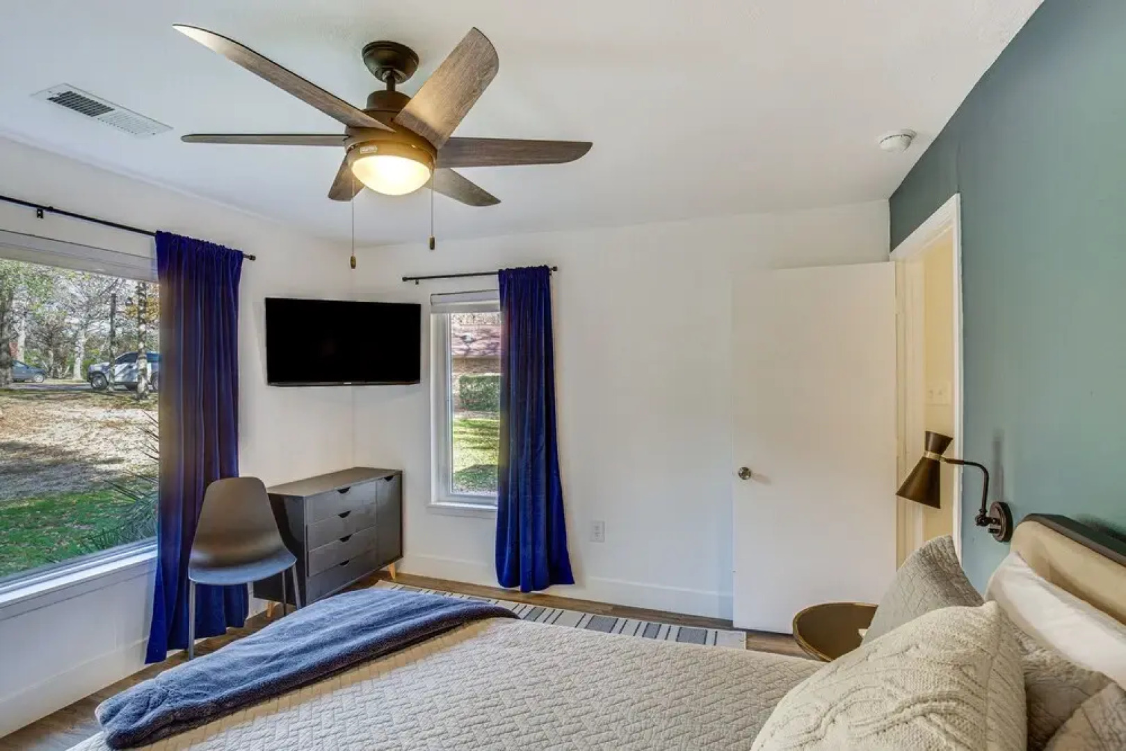 Private Dock: Charming Cedar Creek Retreat!