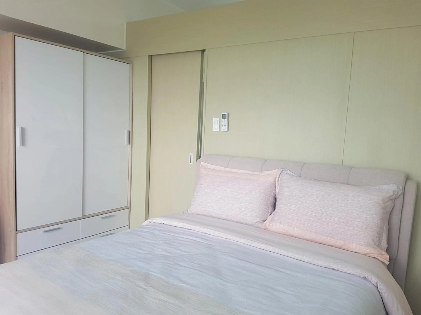 Blowing in the Wind - Lake View Apartments