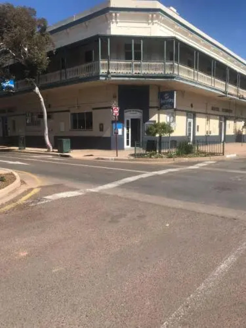 The Flinders Hotel Motel