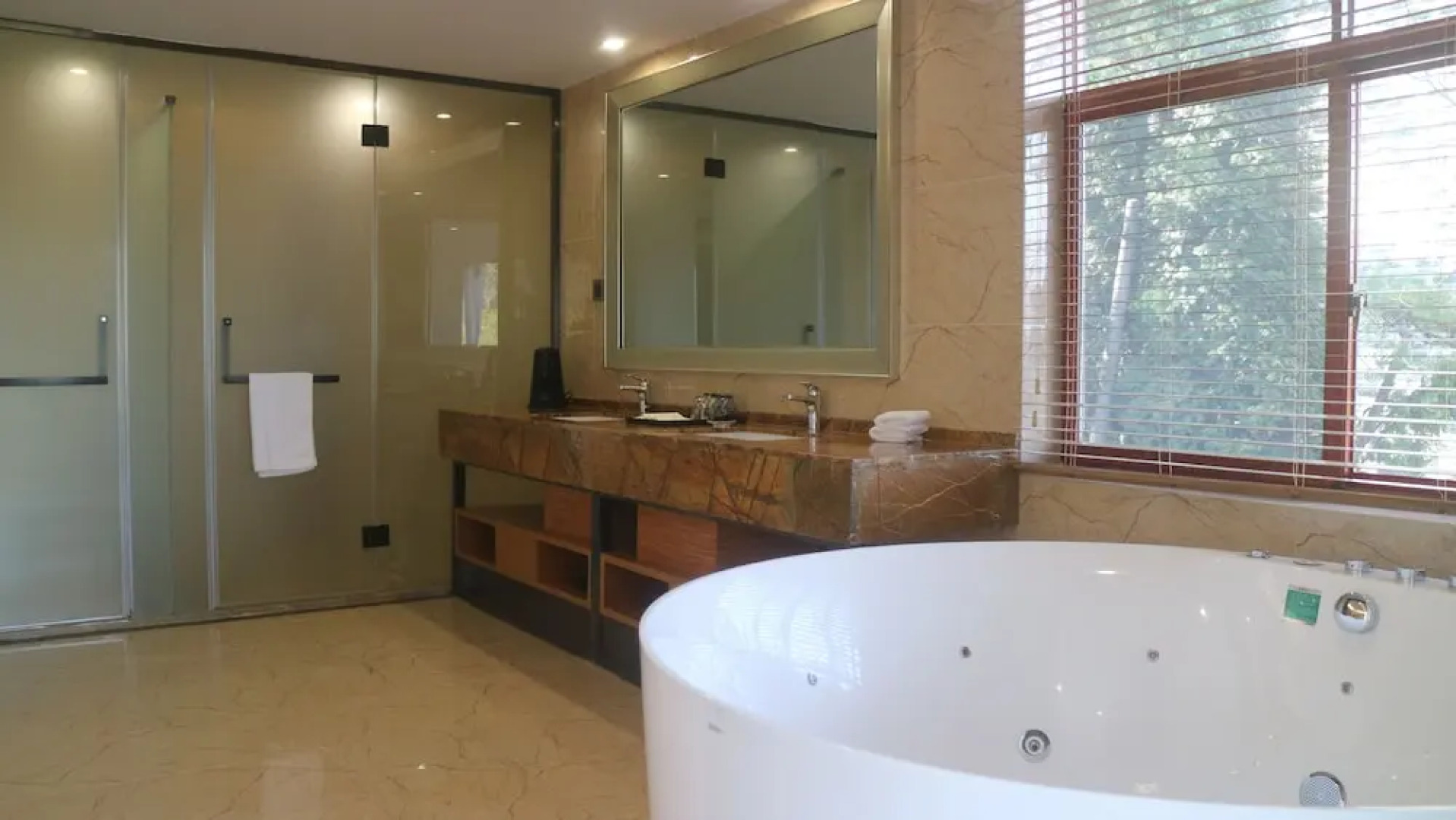 Lushan Xinyuan Hotel