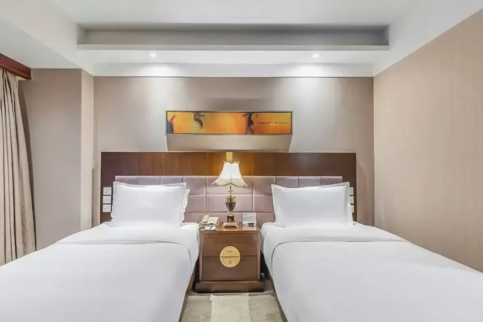 Yun-Ray Ambassador Hotel