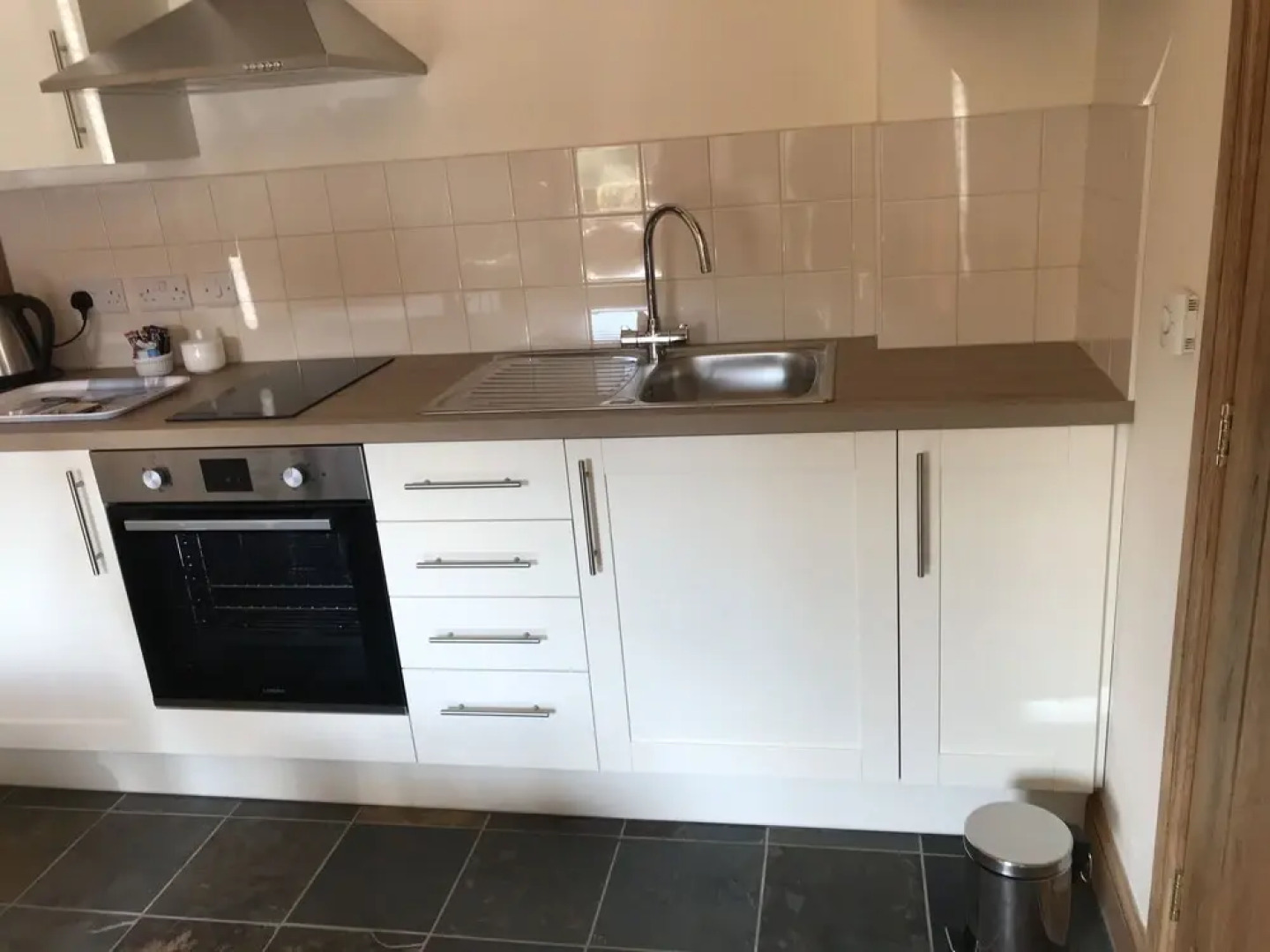 Nuneaton - Cottage - Sleeps 2 - Parking - Garden