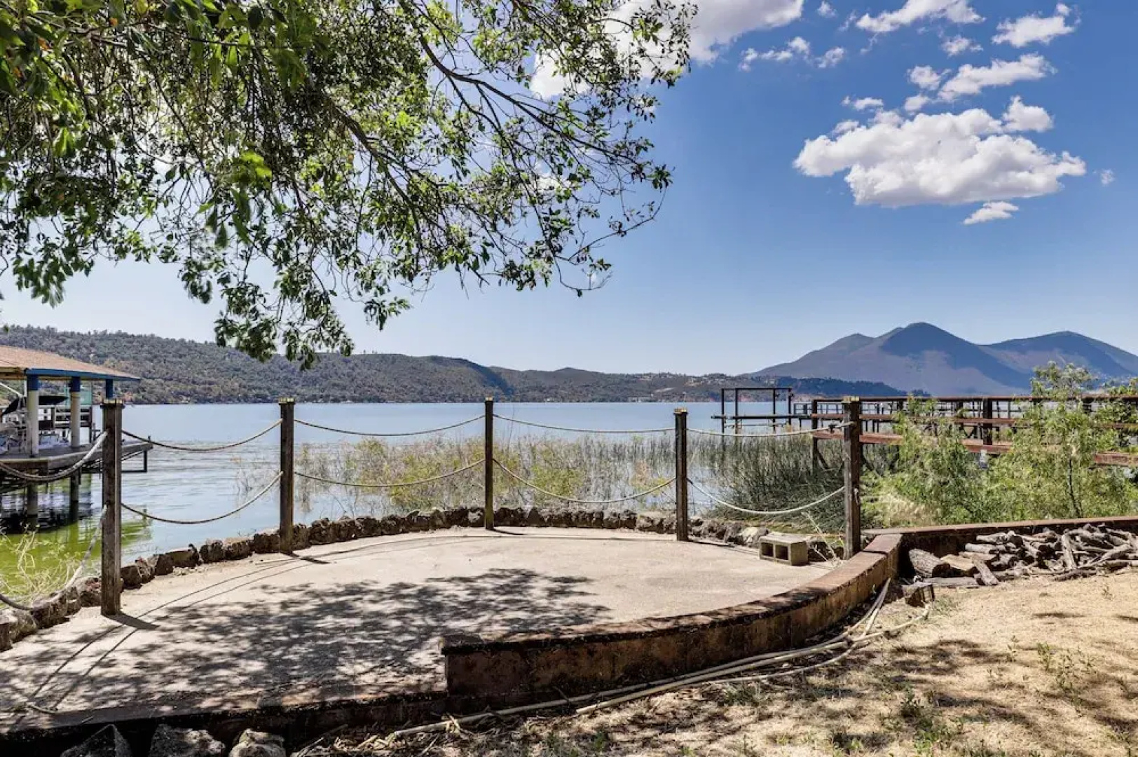 Watefront Getaway w/ Mtn Views & Dock in Clearlake