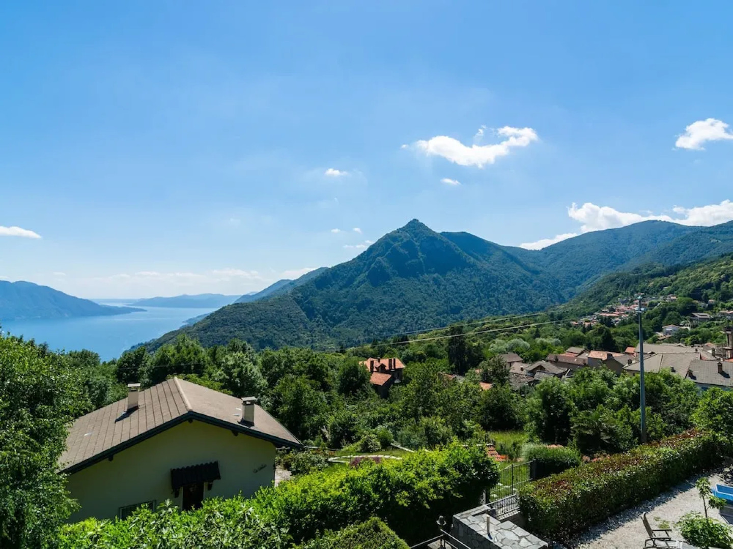 Villa With Private Pool and View of the Lake