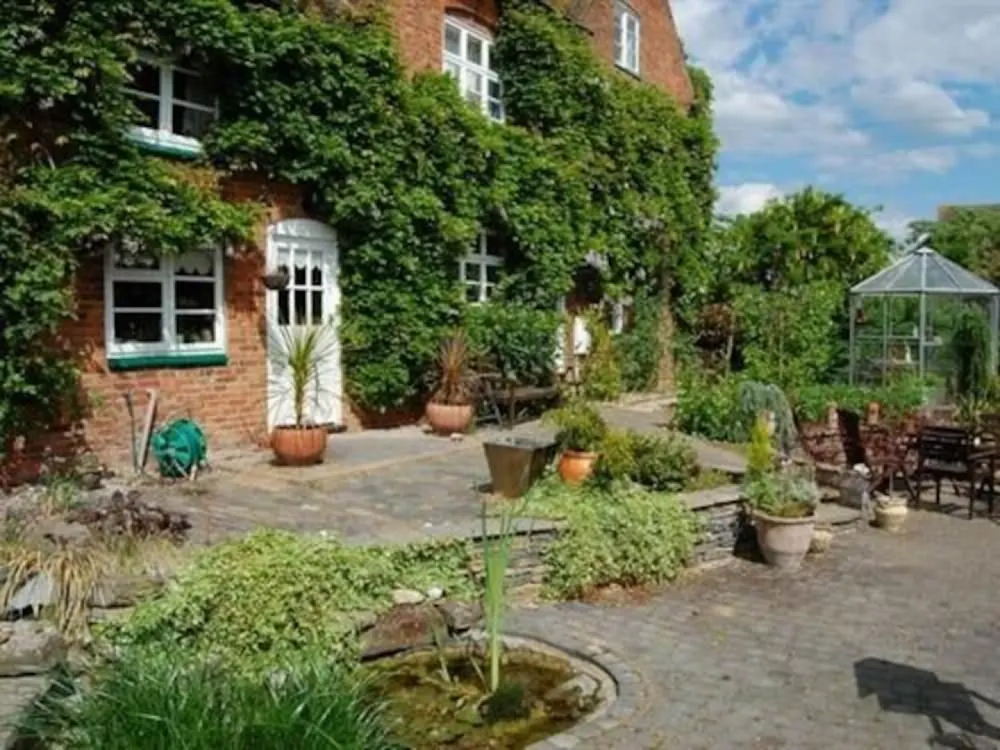 Old Ivy House Bed & Breakfast