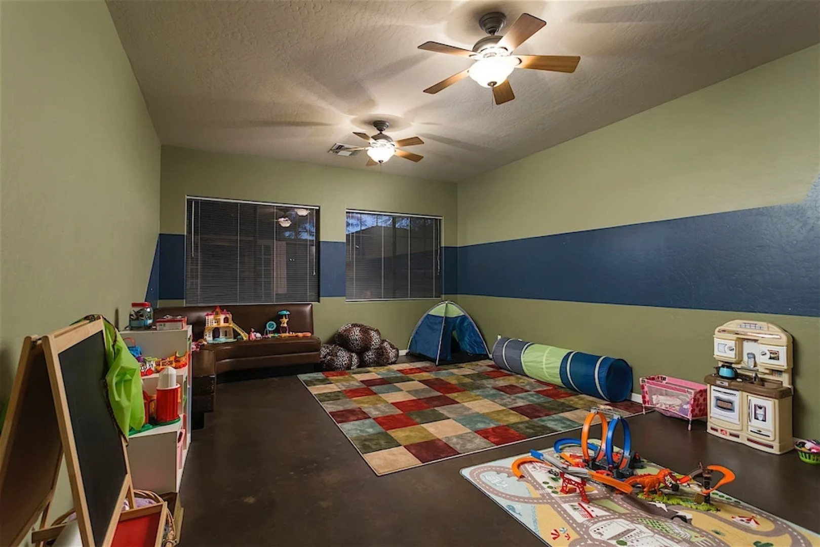 Palm Valley 4 BR by Casago