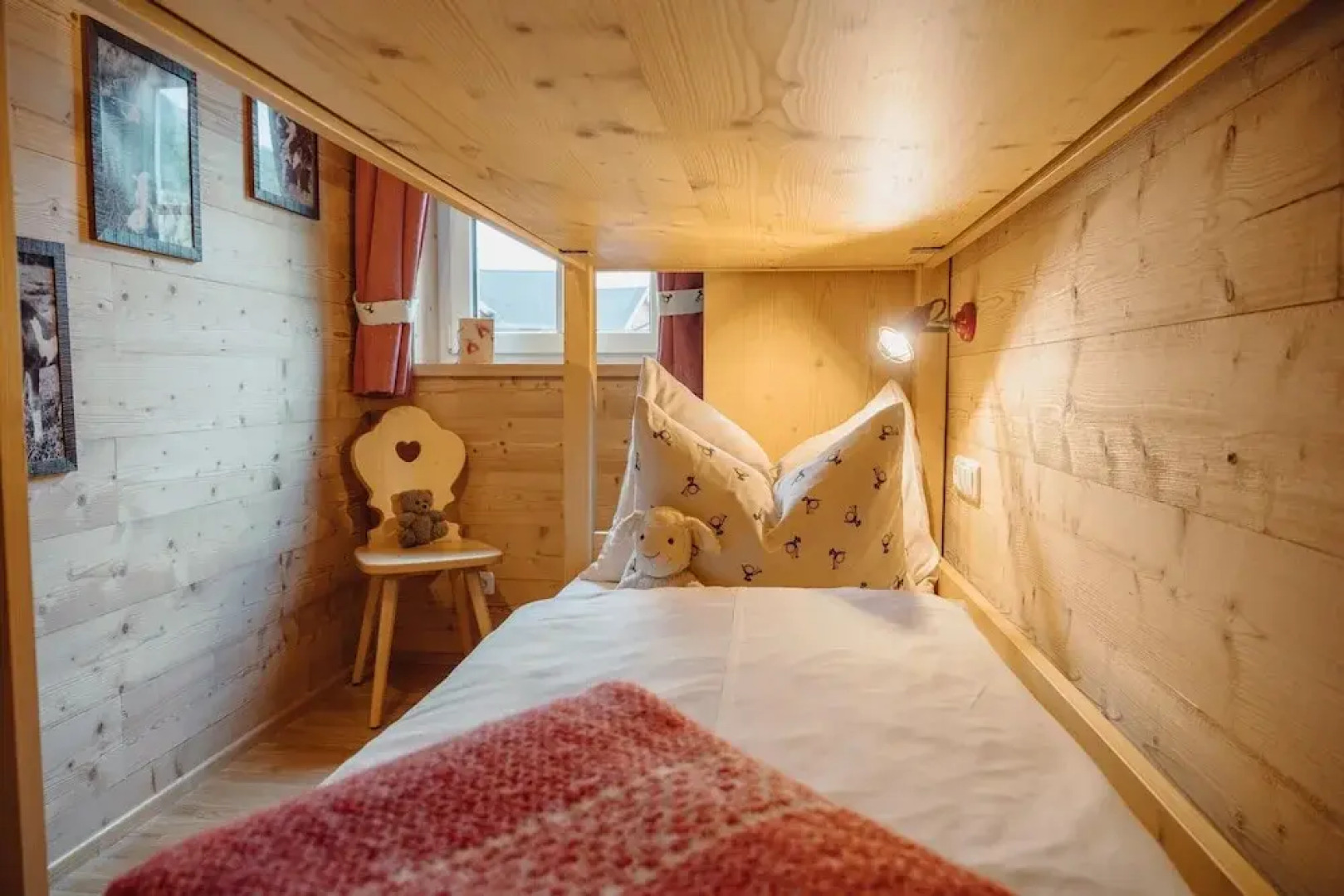 Chalet Near Lake Grundlsee & Ski Lift