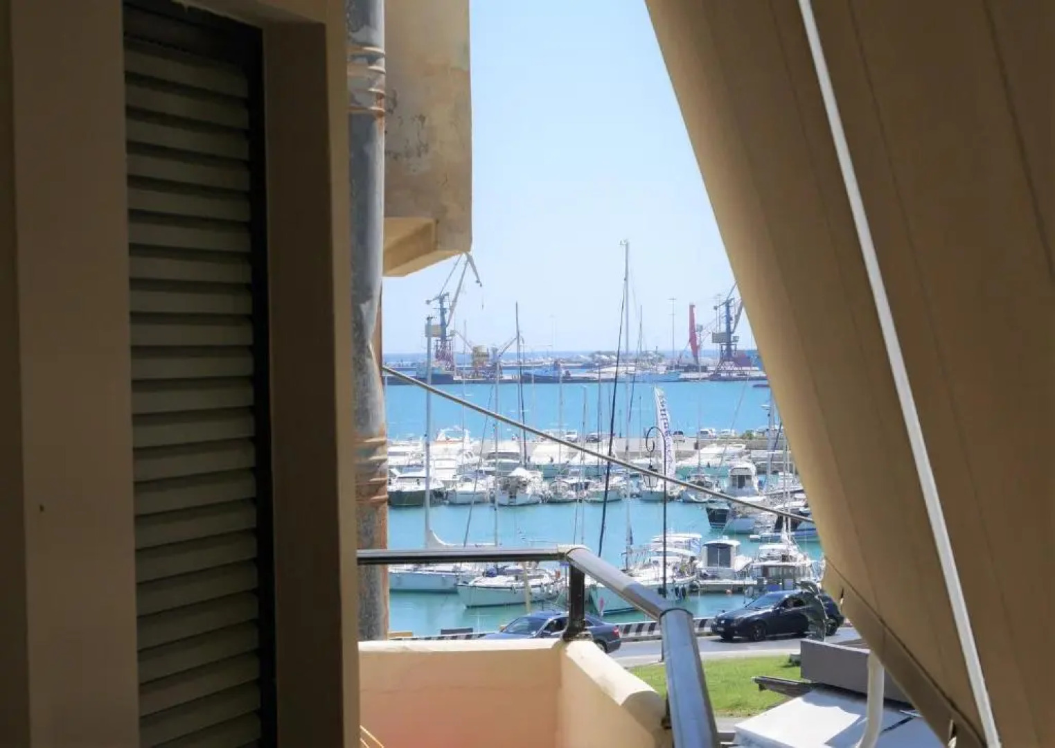 Porto Plaza City Center Apartment AC/Wifi