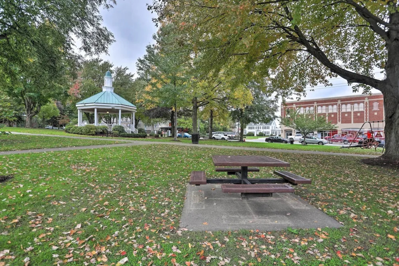 Pet-friendly Home - 1/2 Mi to Downtown Willoughby!