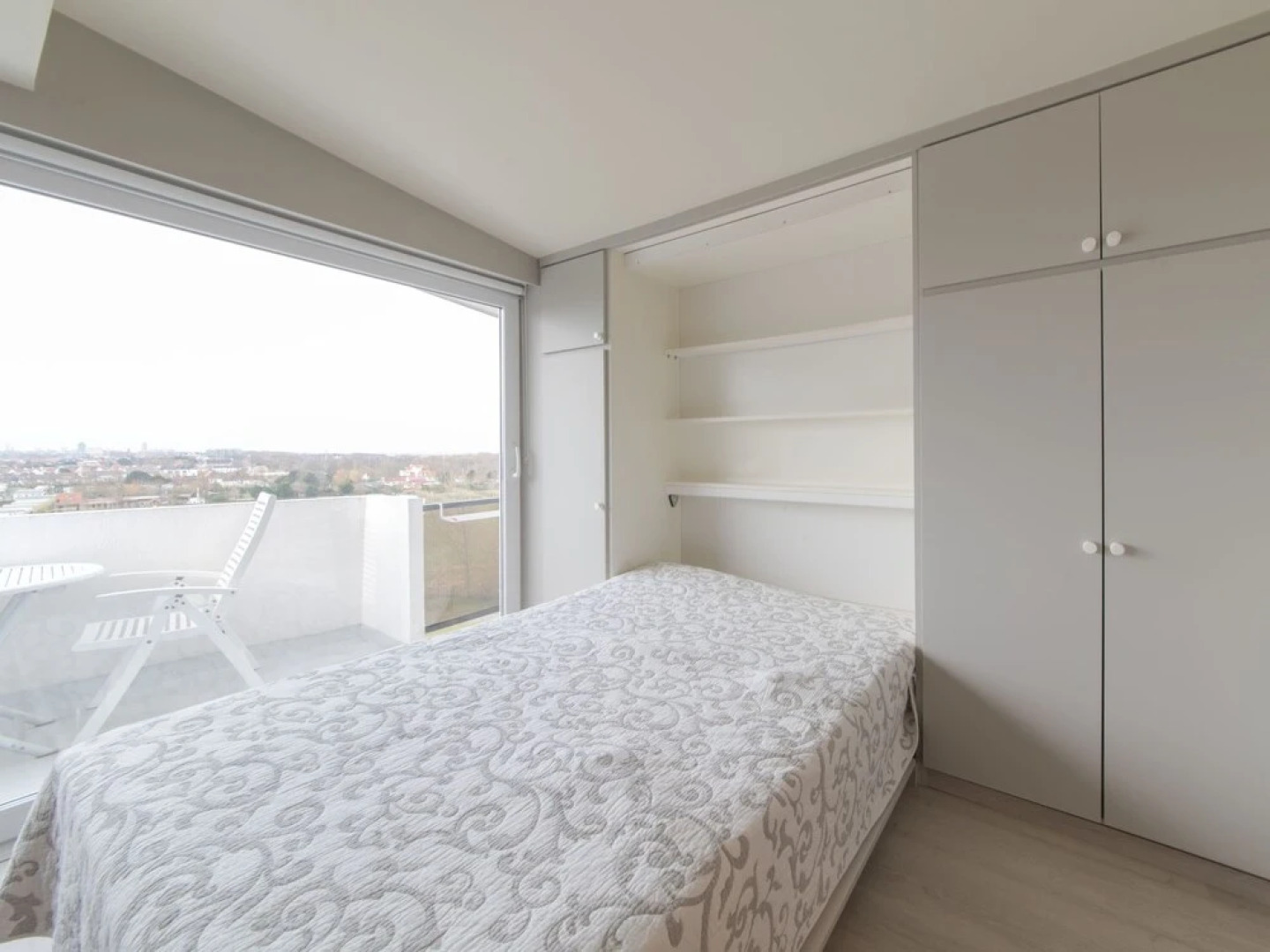 High in the sky De Haan