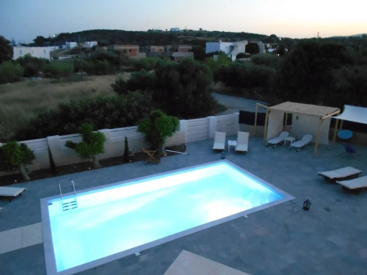 Dahlia Apartments and Studios